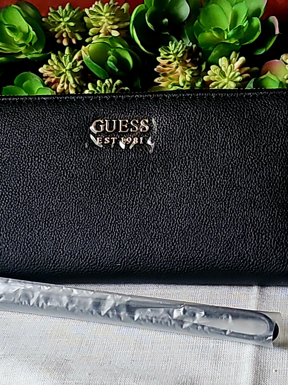 NWT GUESS Black Pebbled Leather Zip-around Wallet / Wristlet / Clutch